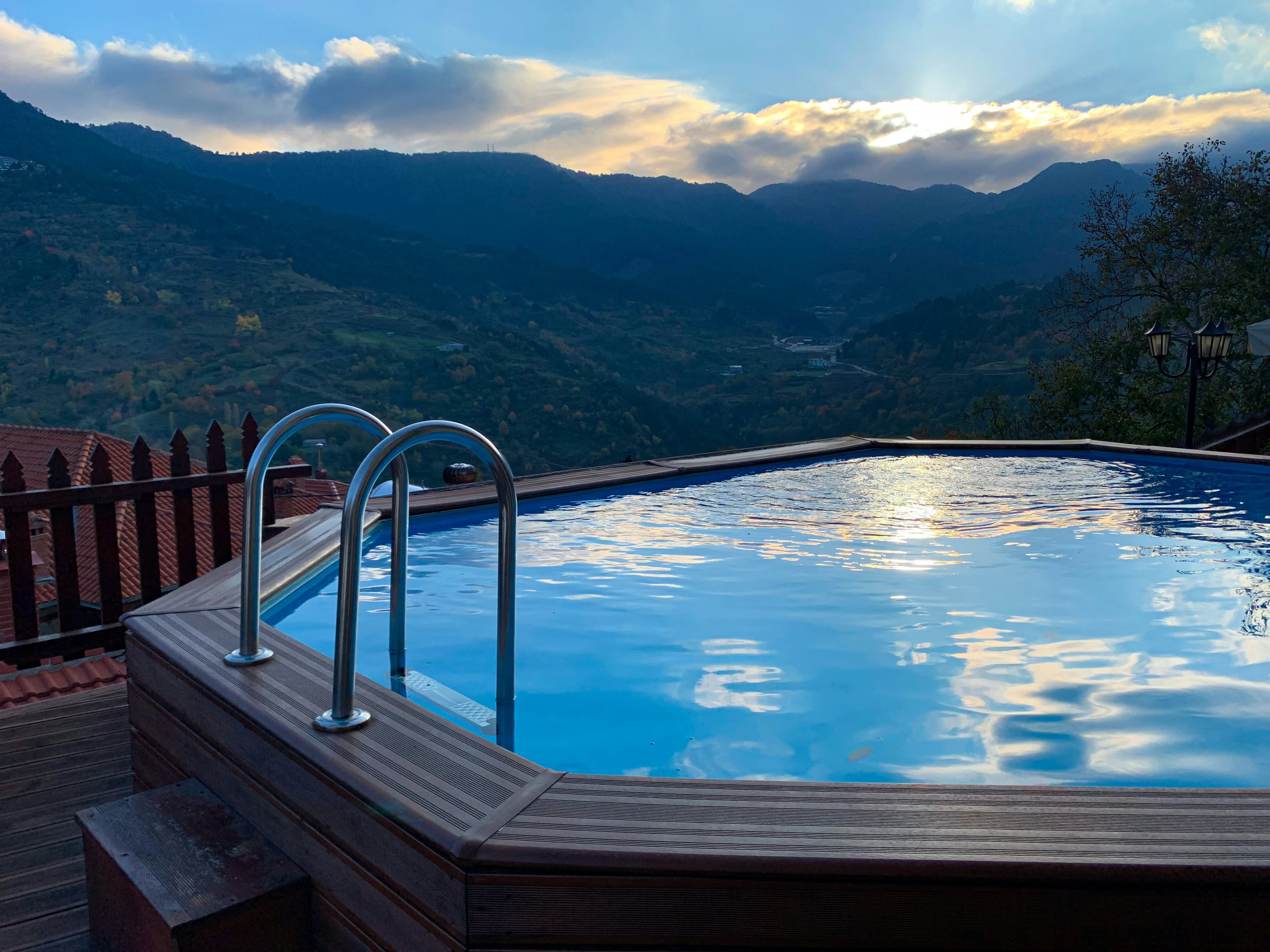 Jacuzzis & Spas